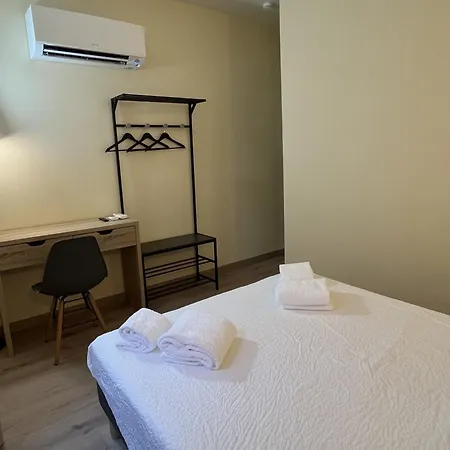 Privee Climatisee Avec Salle De Bain Et Wc Rieupeyroux (Aveyron)