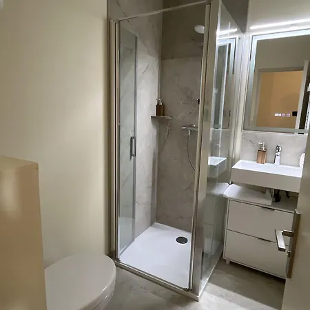 Privee Climatisee Avec Salle De Bain Et Wc